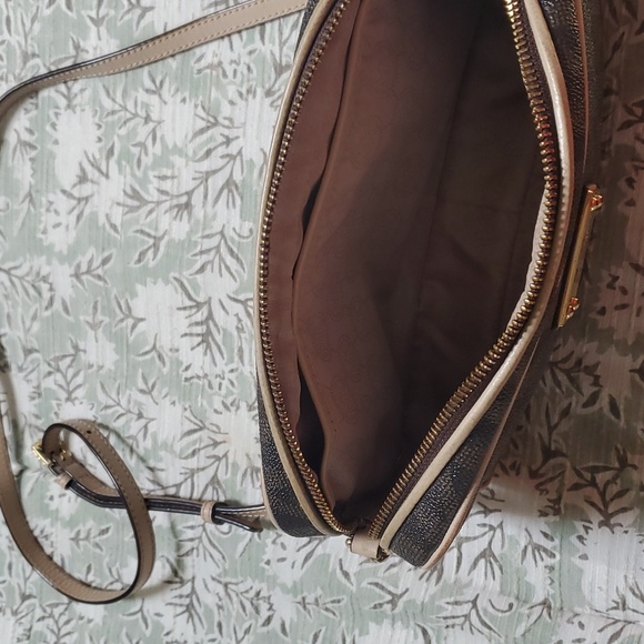 Michael Kors crossbody purse - Picture 3 of 6